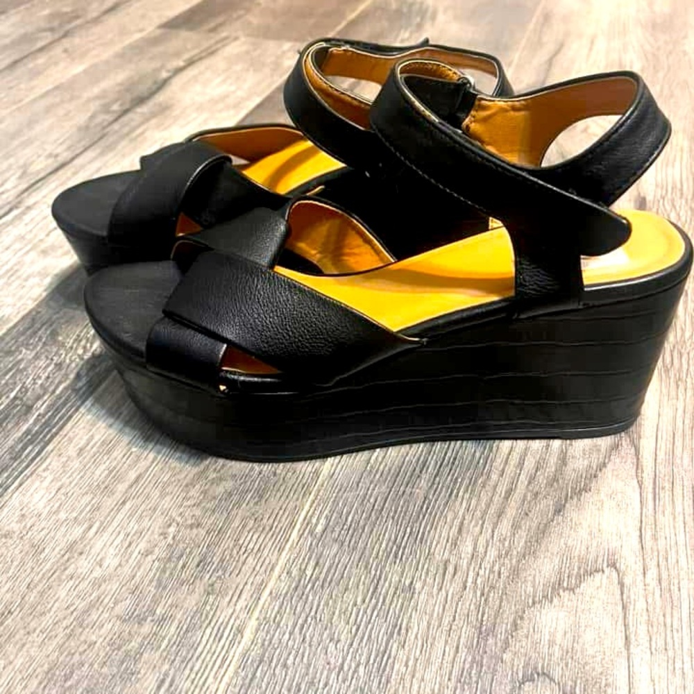 Dolce Vita Black Wedges